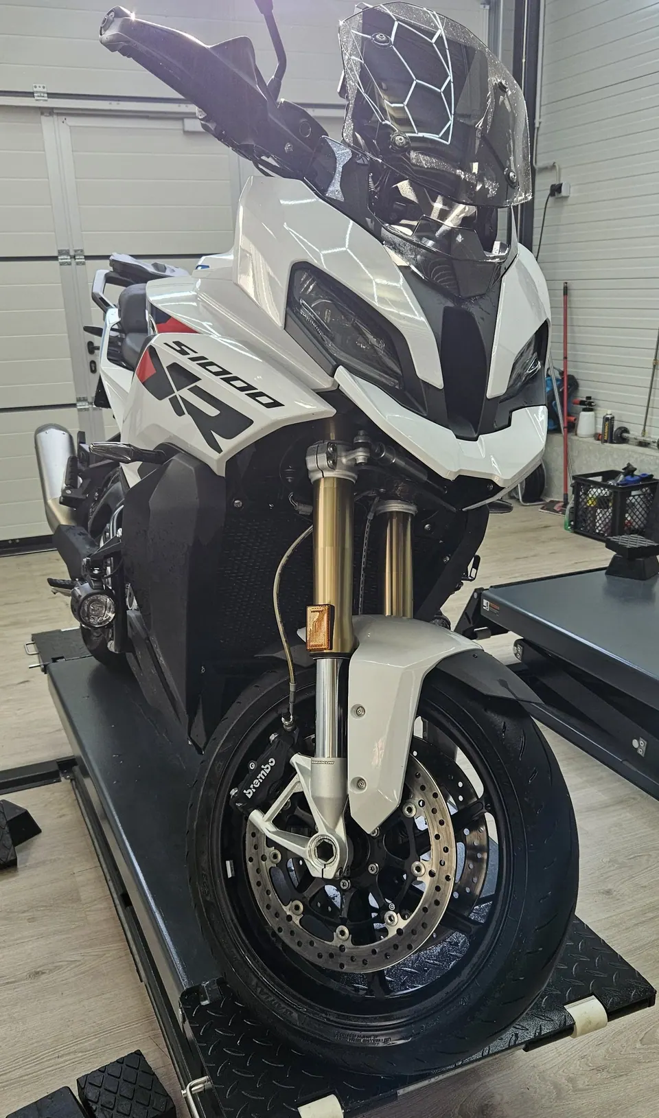 BMW S1000 XR Frontansicht nach professioneller Motorradaufbereitung